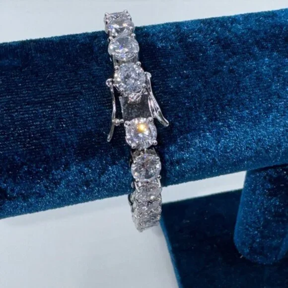 48ct Tennis Bracelet - Picture 4 of 9